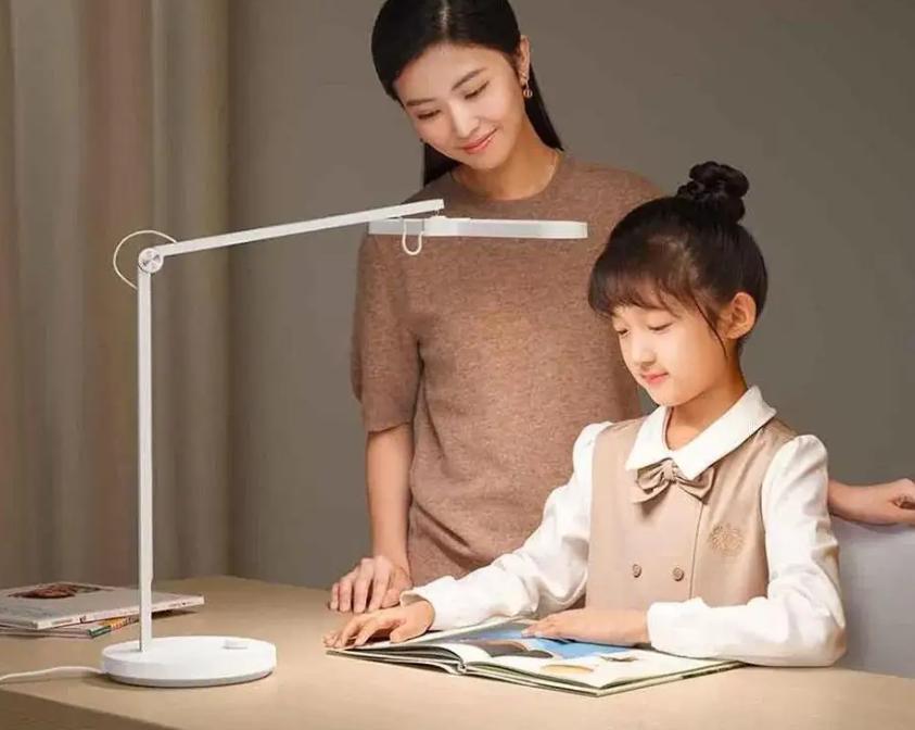 Подборка настольных ламп для учебы и чтения с мощностью светового потока от 500лм